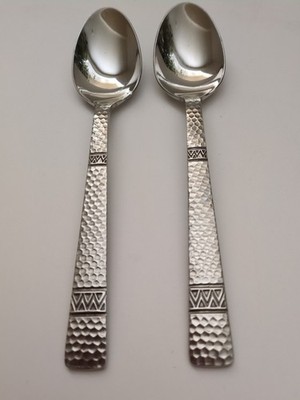Wallace CHEYENNE 2 Soup Spoons Hammered 18/10 Stainless        (D47)