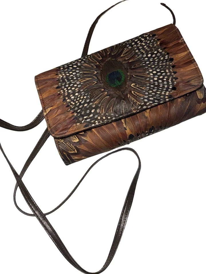 Cartera sin asas vintage genuina de plumas de pavo real de Comeco con correa a presión Foto 4 de 4