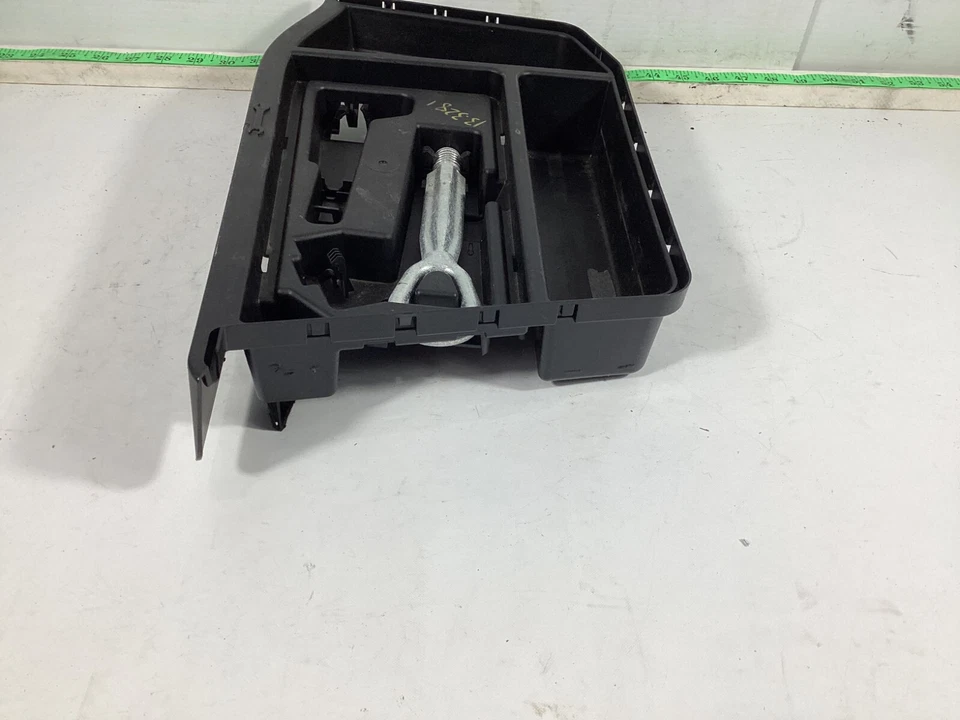 2013-2016 BMW 328i F30 правый багажник пол инструмент коробка для хранения OEM. - Изображение 3 из 4