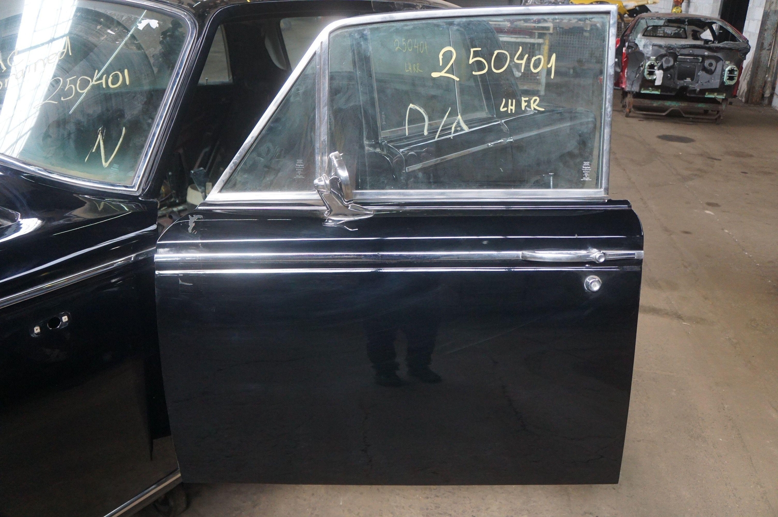 Front Left Driver Door Assembly W/ Glass OEM Rolls Royce Silver Shadow 1973