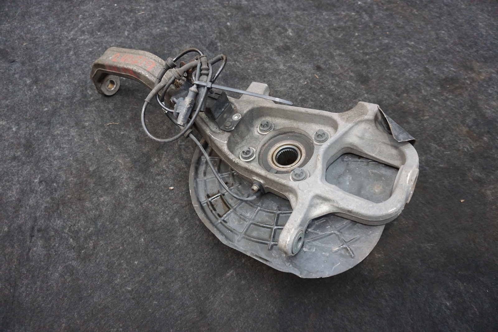 Front Left Driver Spindle Knuckle 670039065 Maserati Quattroporte S M156 14-17+