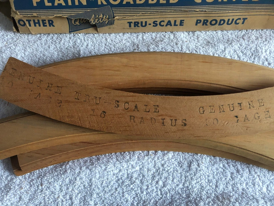 Vintage Ho Tru Scale Plain Roadbed 16” radius Complete Circle #1316 Box Of 8 Nos - Image 2 of 2