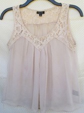 Top muñeca bebé de encaje transparente Rue 21 talla pequeña