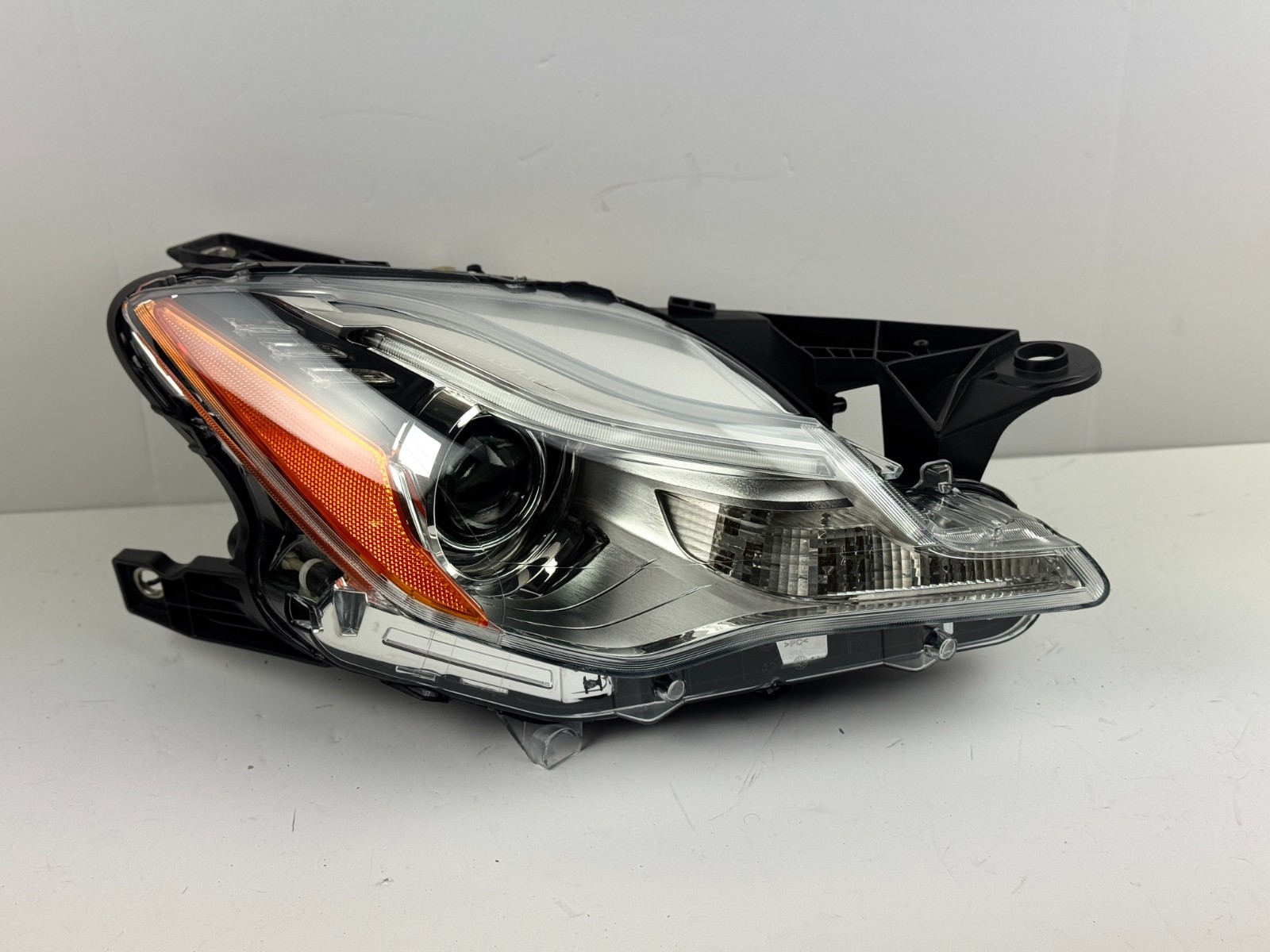 Perfect! 2013-2017  Maserati Quattroporte Xenon HID Right RH Side Headlight OEM