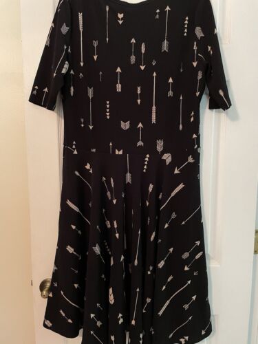 Abito LuLaRoe TG 3X nero design freccia aderente svasato scollo a scoop midi sud-ovest ottime condizioni - Foto 5 di 9