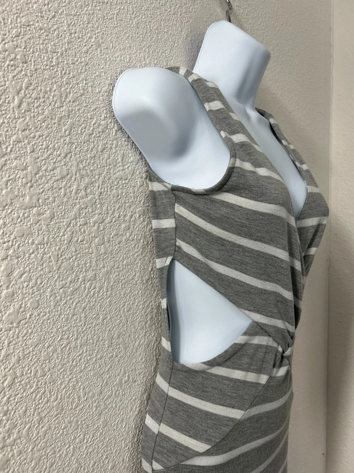 Maxi Vestido Plumas Gris Rayas Ojo de Cerradura Laterales Talla L BodyCon Foto 2 de 4