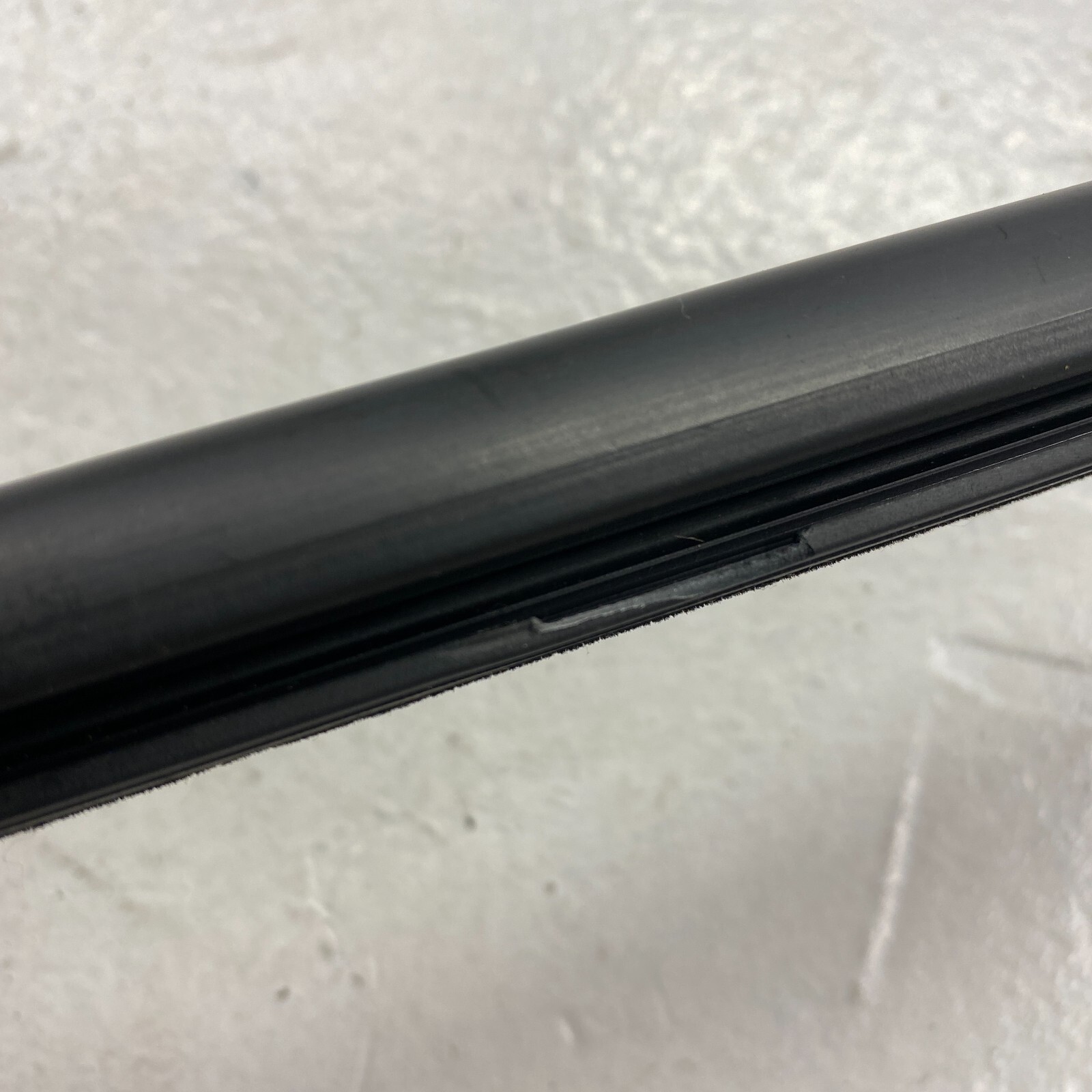 1820 HONDA ACCORD FRONT LEFT DRIVER DOOR WINDOW BELT MOLDING OEM 72450