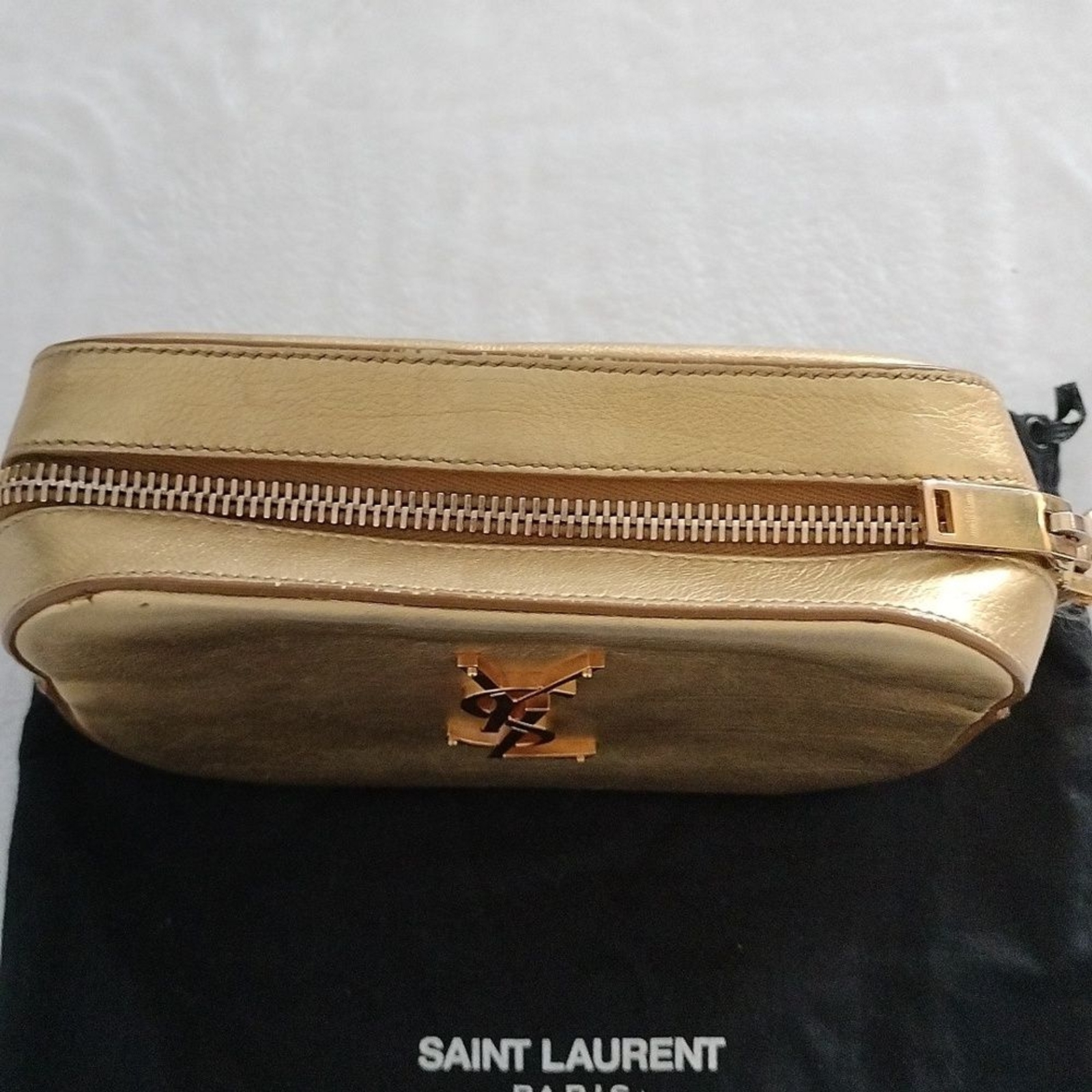 Borsa a tracolla classica Saint Laurent in pelle dorata