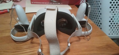 Oculus quest, good condition, no breaks.No malfunctions