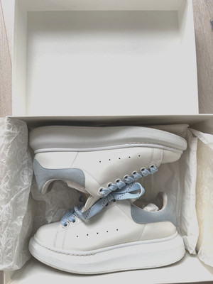 Alexander McQueen Oversized Sneaker weiß / blau Leder original guter Zustand