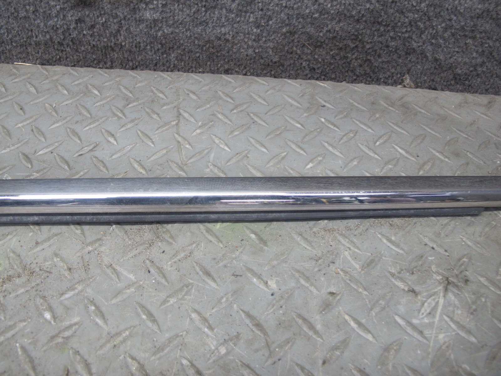 2006-2012 BENTLEY FLYING SPUR FRONT RIGHT DOOR WINDOW CHROME TRIM MOLDING SET
