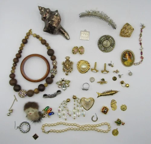 Lot vintage costume jewelry Monet TAT silver seashell pins/cufflinks/earrings ++