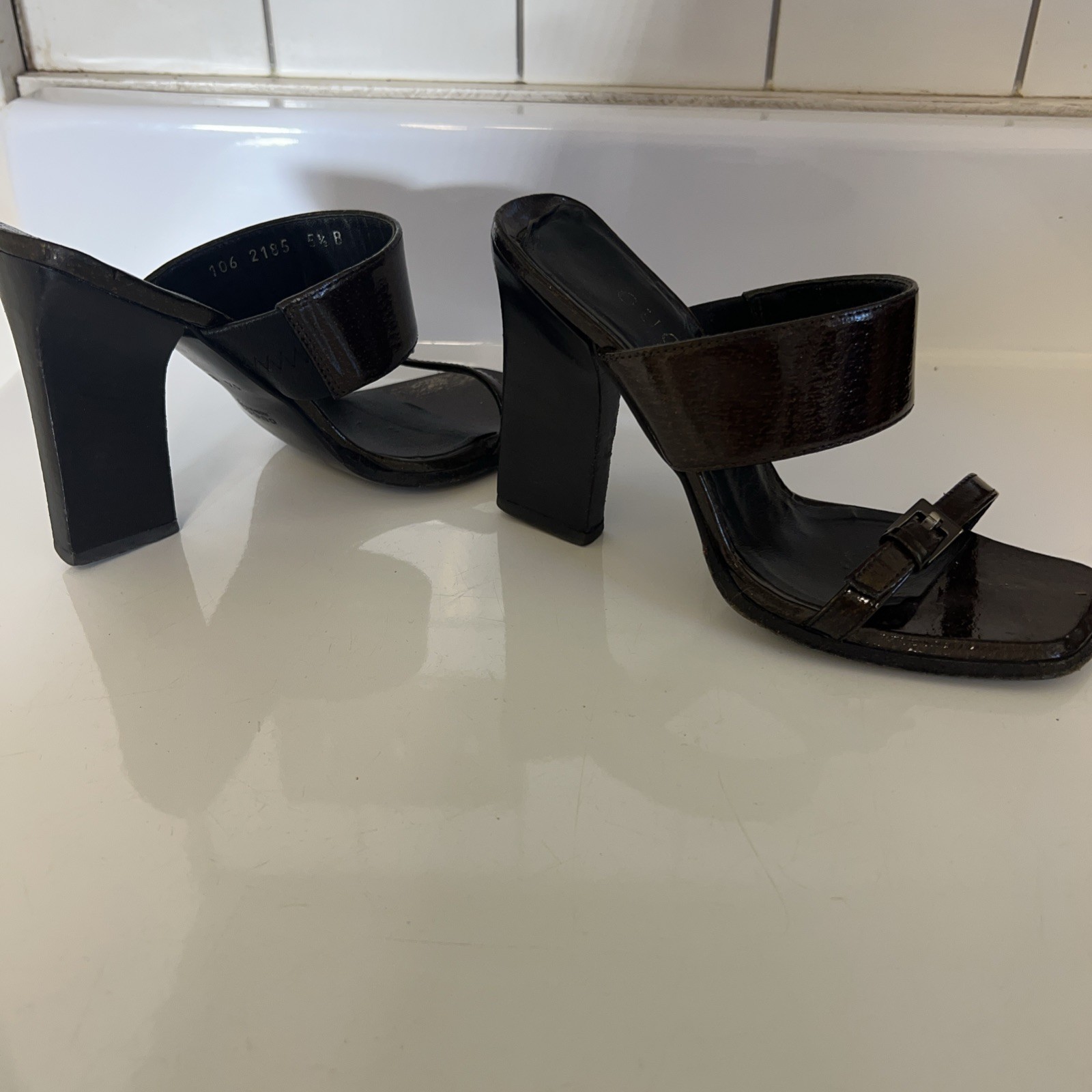 Gucci  Double strap Leather Slide On Mule Sandel Size 5 1/2 B