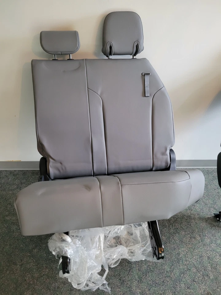 Toyota Sienna 2022 tercera fila asientos ¡Nuevo! Foto 2 de 4