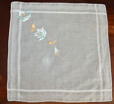 VINTAGE HANKY 1950s FLORAL EMBROIDERY SATIN STITCH ON DAMASK GEOMETRIC COTTON