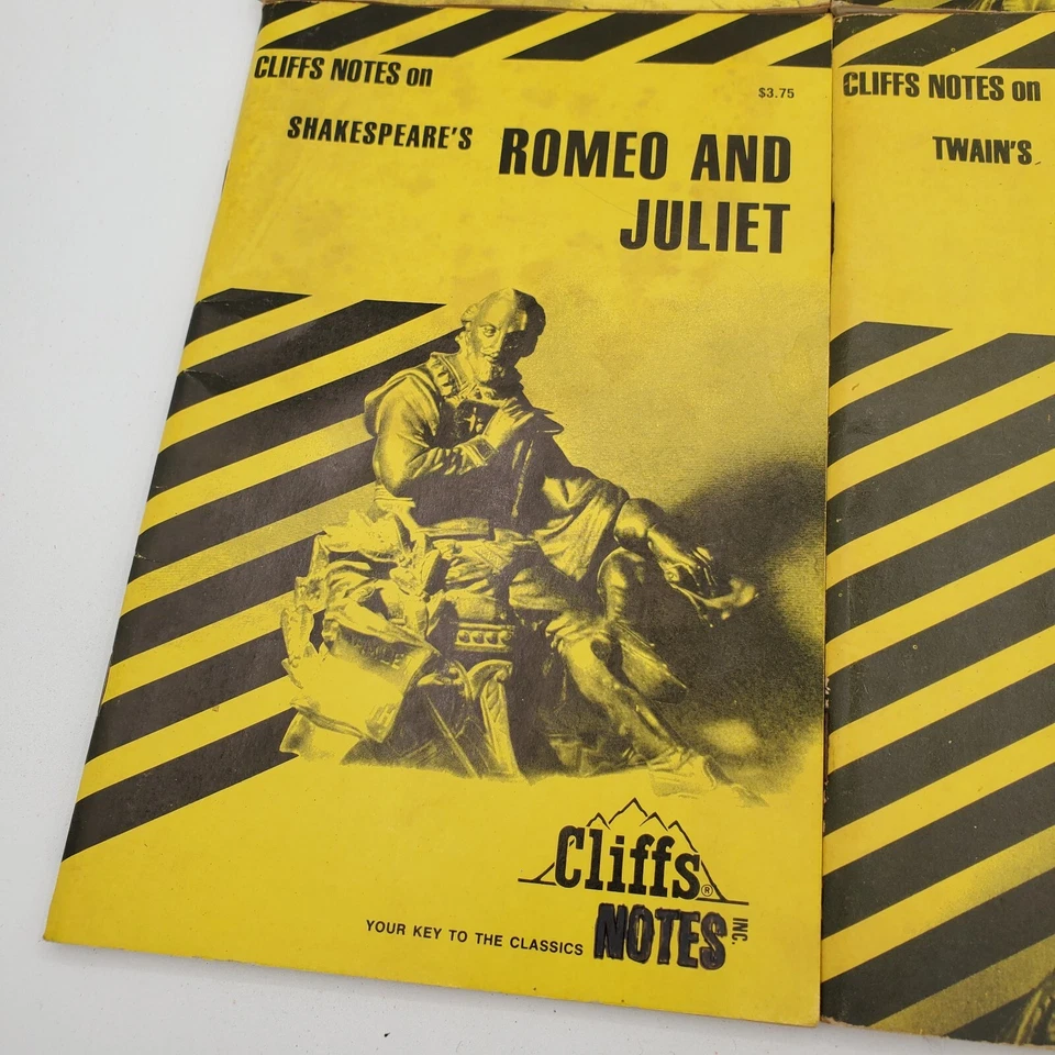 Vintage Lot of x (5) Cliff Notes on Twain Shakespeare Hemingway & Mary Shelly - Image 2 of 4