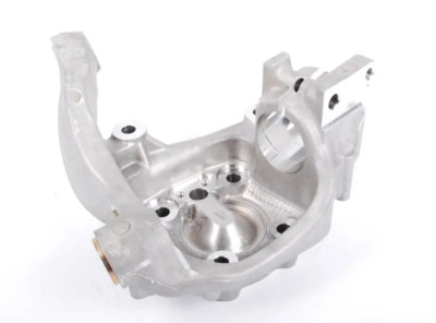 NEW BMW 5 E39 FRONT LEFT STEERING KNUCKLE 31211096495 1096495 97  