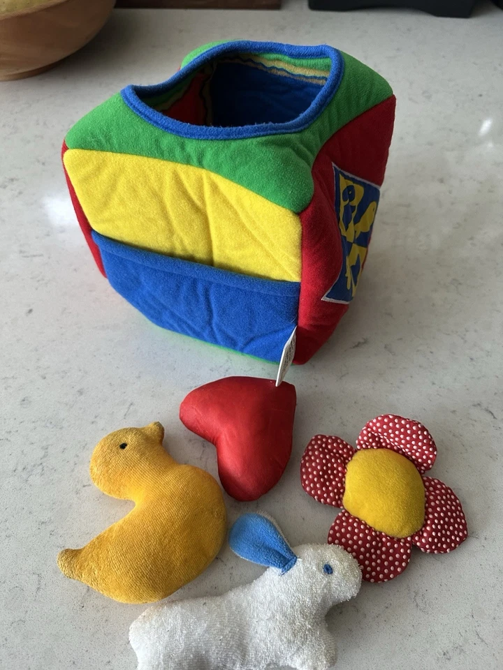 Discovery Toys Vintage Suave Ocultar Interior Bebé Cubo Juguete Sensorial con Juguetes Cinco Piezas Foto 2 de 4