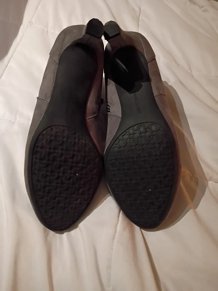 Botín Layita Bandolino para mujer. Gris, talla 8,5 Foto 4 de 4