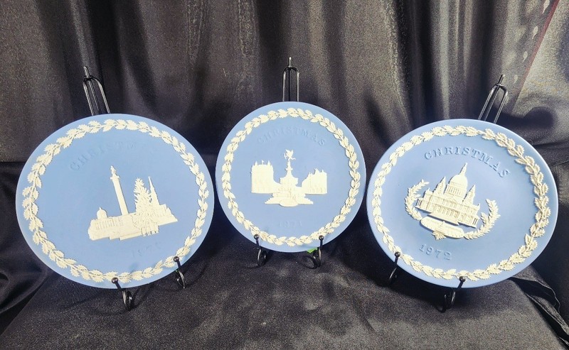 Wedgwood Jasperware 1970-1972 Commemorative Christmas Plates Bas-relief Designs