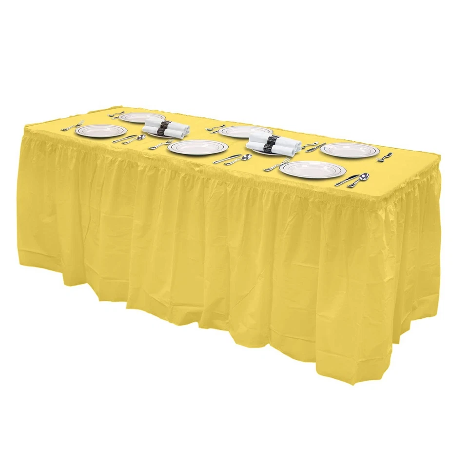 Falda de mesa de plástico Party Essentials, 2 unidades, 29" de ancho x 14' (168") de largo, amarilla Foto 3 de 4