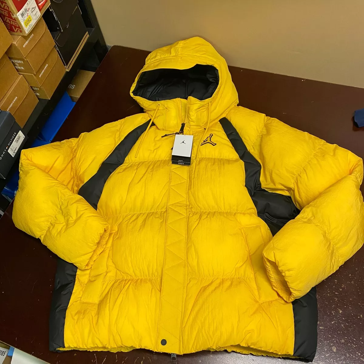 Jordan Mens Yellow Long Sleeve Full Zip Hooded Essentials Puffer Jacket Size L |