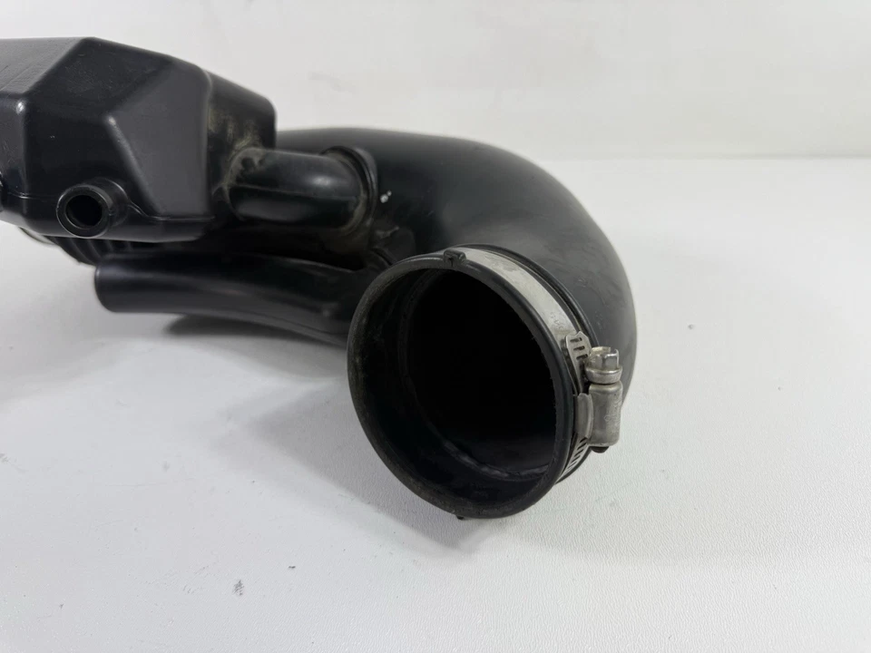 Nissan Titan Armada 2004-2008 5,6 L limpiador de admisión de aire manguera tubo de conducto fabricante de equipos originales Foto 2 de 4