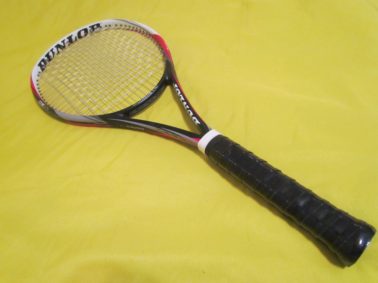 Dunlop Biomimetic M3.0 98 Sq.in. 4 3/8&rdquo; (3) Grip Tennis Ra