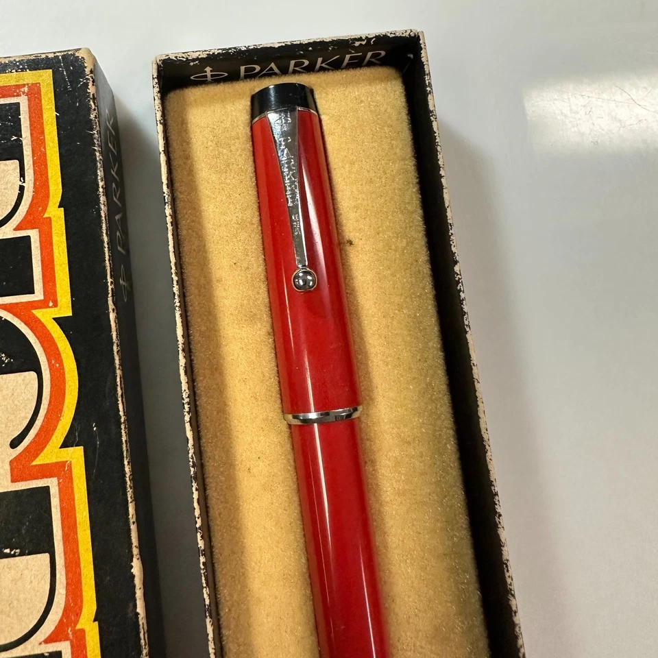Bolígrafo Parker Big Red de colección • Clip y recorte cromados • Caja original Foto 3 de 4
