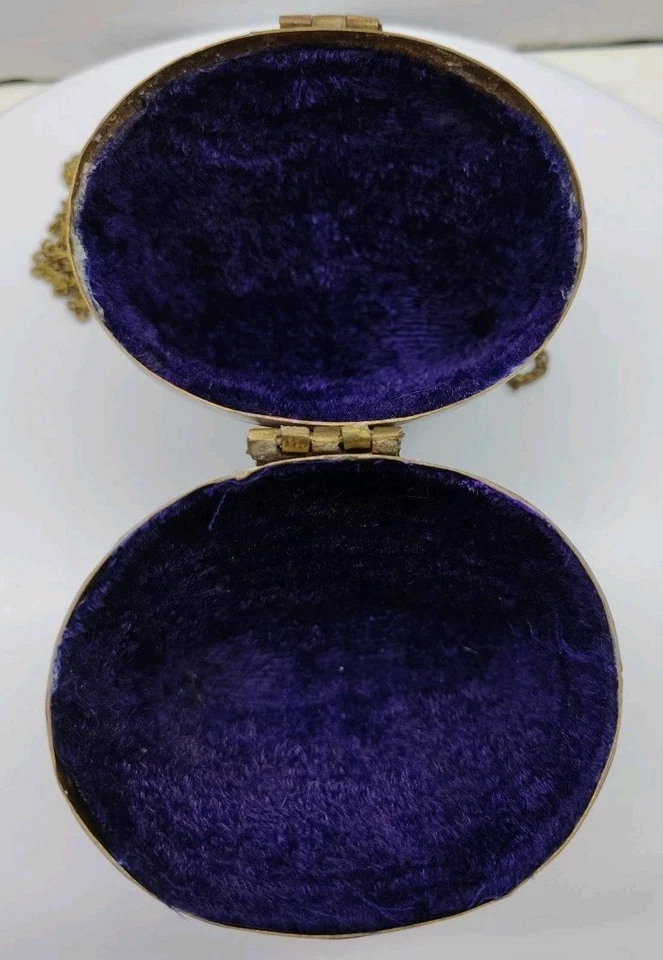 Vintage 1940's Brass Owl Purse With Purple Crushed Velvet Lined Interior - Image 4 of 4