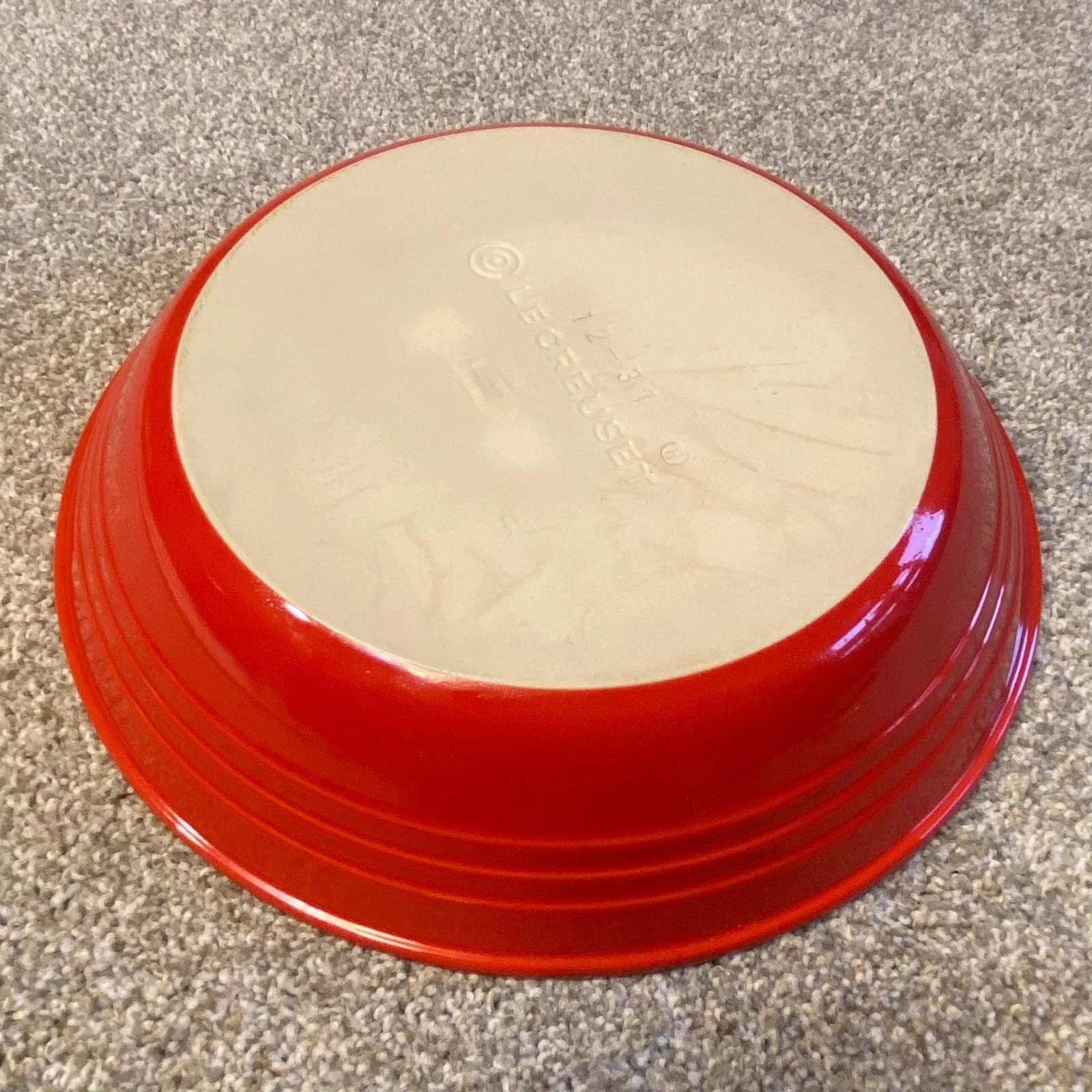 Le Creuset Red Stoneware 10 Inch Round Pie Dish Baking Pan 12-31 Cerise Flame