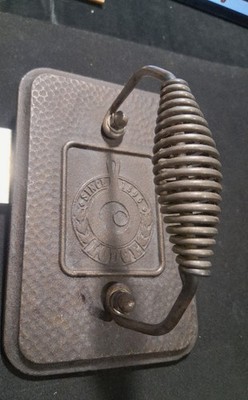 LODGE  Cast iron Bacon/Patty press,4 1/2'' x 6 1/2''. New!