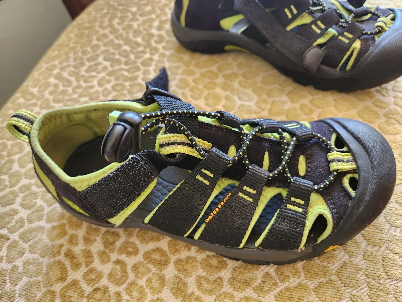 Sandali sportivi outdoor Keen Newport H2 con cinturino taglia ragazzo 2 nero e lime