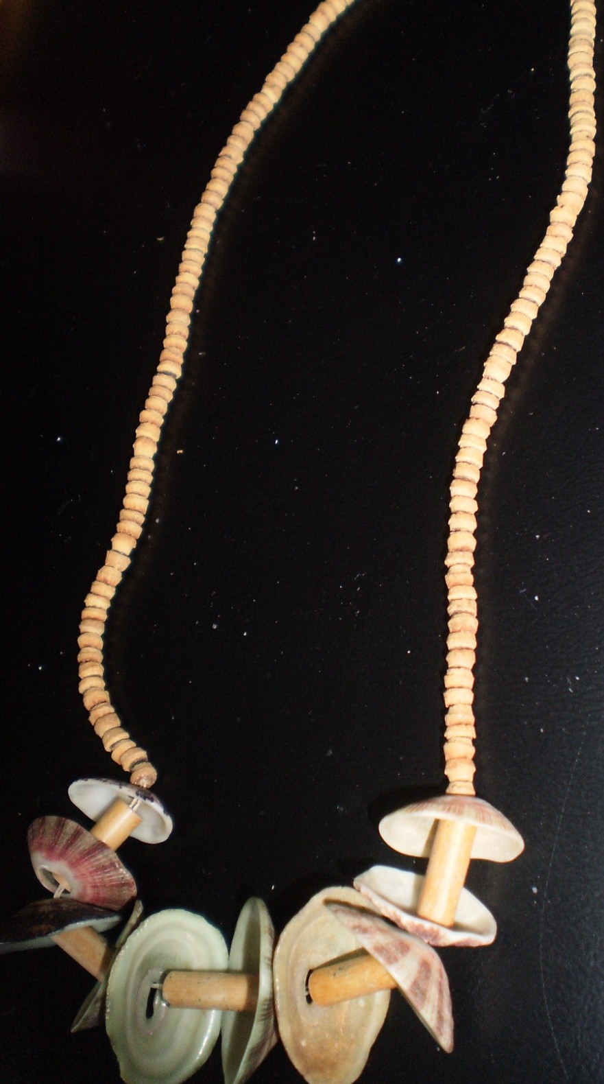 2 short shell necklaces different styles - image 2