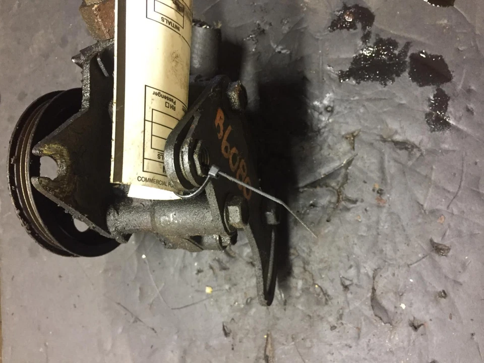 Bomba de dirección asistida usada se adapta a: Toyota Camry 1999 4 cilindros grado A Foto 2 de 3