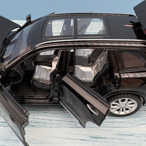 2018 Volvo XC90 Black - 1:32 Scale - Picture 6 of 8