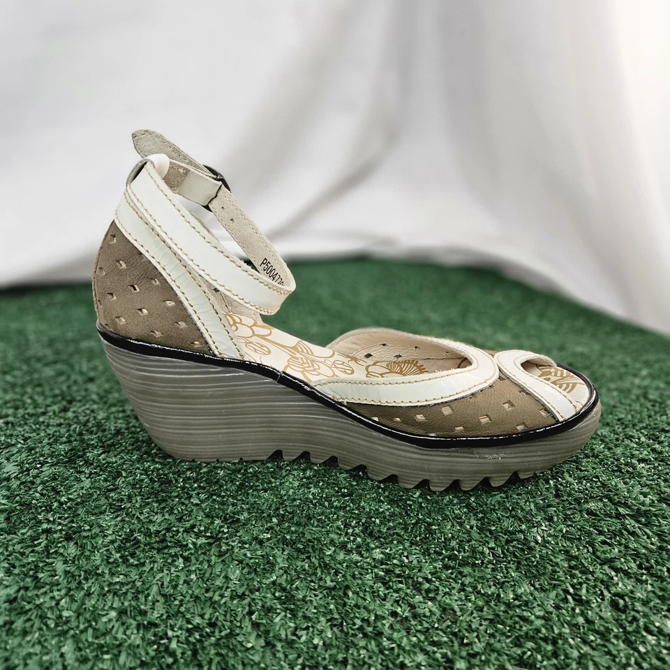 Fly London Ydel Sandalias Zapatos Mujer Talla 5.5-6 EE. UU. 36 UE Beige Blanco Cuero Foto 3 de 4