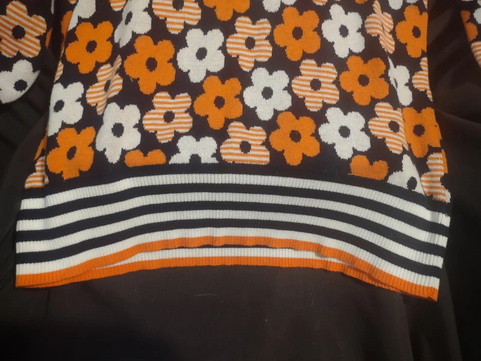 Joseph A. Women’s Flower Daisy Sweater Size Petite Orange White - Image 4 of 4