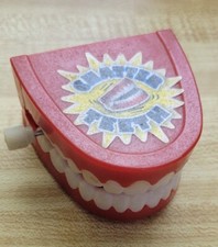 Vintage Wind-up Chatter Teeth 2.5 X 2.5 X 1.5"