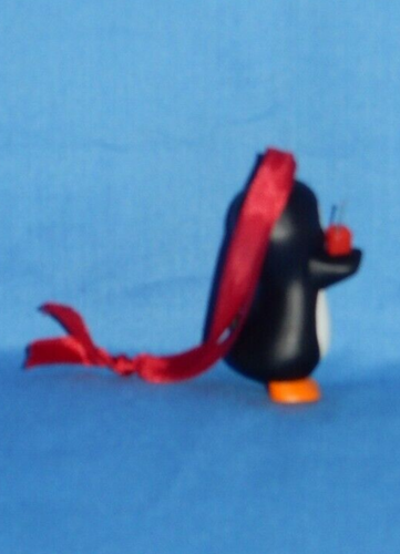Vintage Hallmark 1990 Polar V.I.P Penguin adorno de Navidad en caja - Imagen 5 de 6