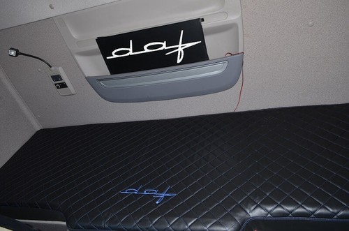 FITS DAF XF 106 TRUCK ECO LEATHER BED COVER - BLACK WITH BLUE STITCHES - Picture 2 of 4