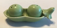 Vtg Two Peas In A Pod Ceramic Salt & Pepper Shakers W/Pod Dish