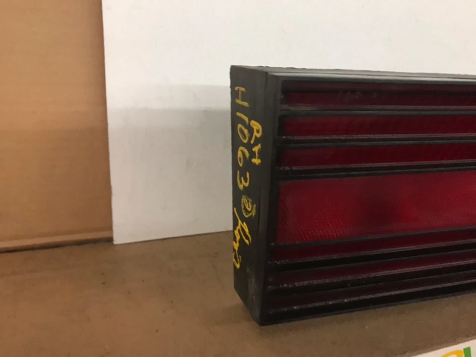 RARO 81 82 83 84 85 Mercury Lynx derecho derecho pasajero luz trasera OEM   Foto 3 de 4