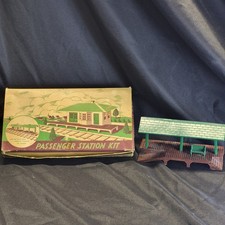 Plasticville U.S.A Freight Station LM3 and Passenger Station RS-8