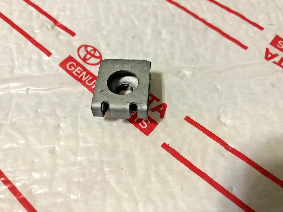 *NUEVO SOPORTE PARA PLACA DE MATRÍCULA TOYOTA LENGÜETA METÁLICA TORNILLO TUERCA SOPORTE SUPRA CELICA PREVIA Foto 3 de 4