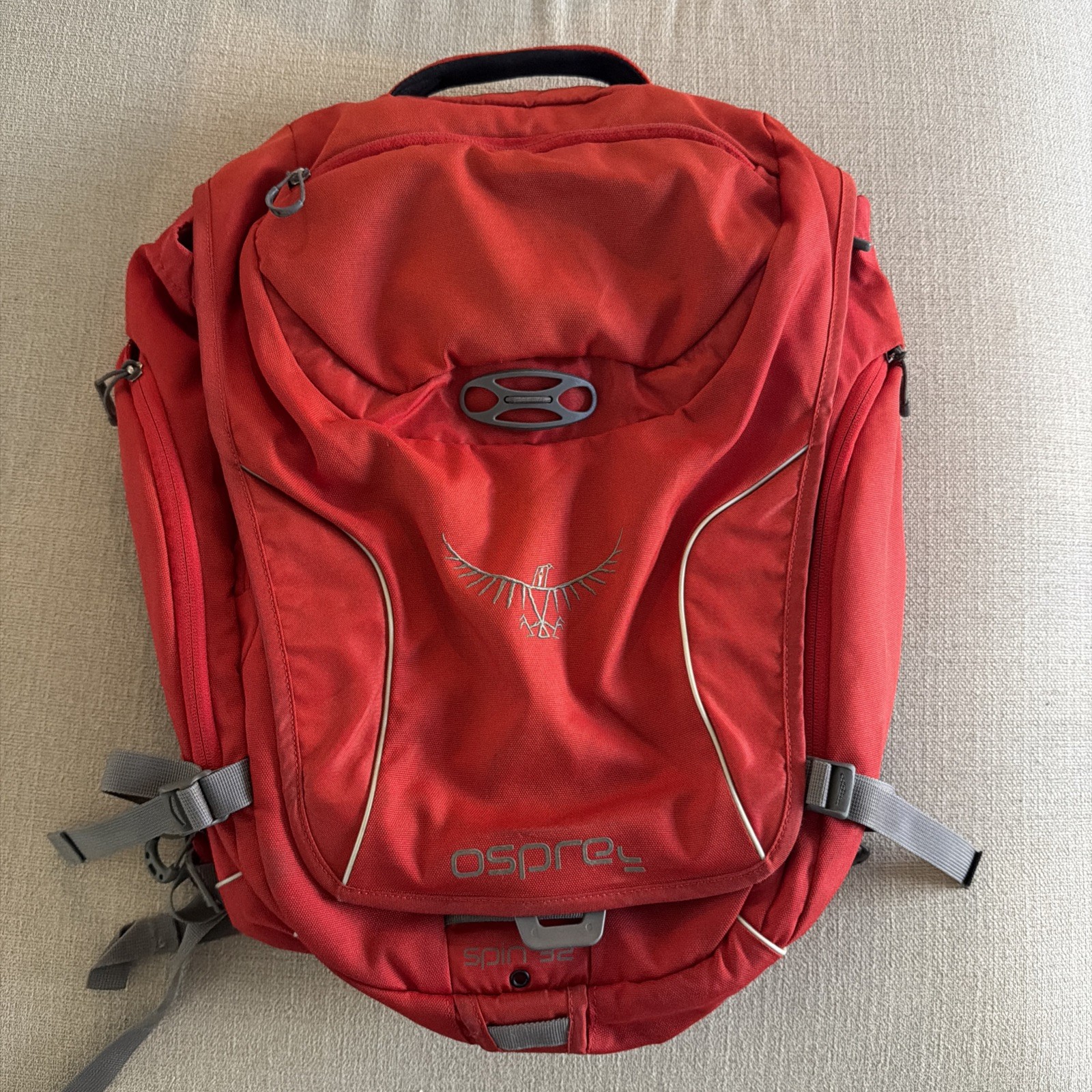 Osprey Spin 32 Backpack Carry On Red w/ Rain Cover Good Cond