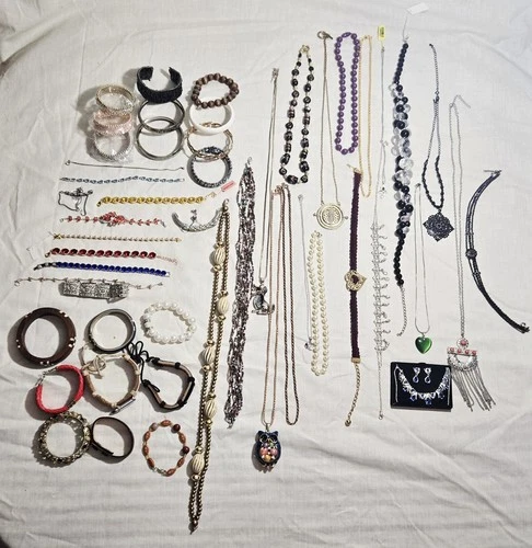 50 Pieces New Modern To Vintage Costume Jewelry Lot Necklace Earrings Bracelets