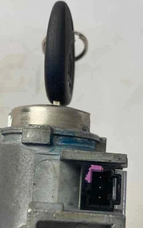 2002-2007 Saturn Vue Ignition Switch Cylinder Lock W/Key Assembly Oem - Image 4 of 4