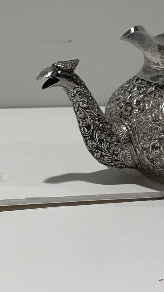 🔥RARE ANTIQUE INDIAN SOLID SILVER TEAPOT, KUTCH SILVER 1890. 532 GMS. BEAUTIFUL - Image 4 of 4