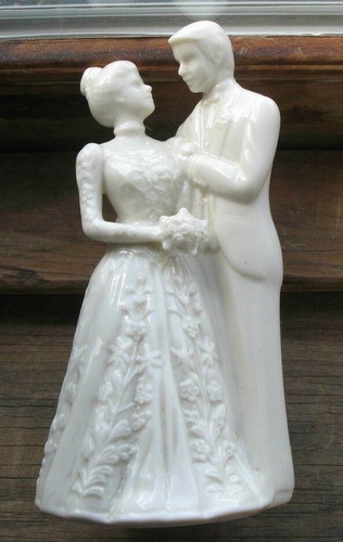 Lenox Bride & Groom Cake Topper USA Porcelain Wedding Promises Promises SO8 - Picture 2 of 4